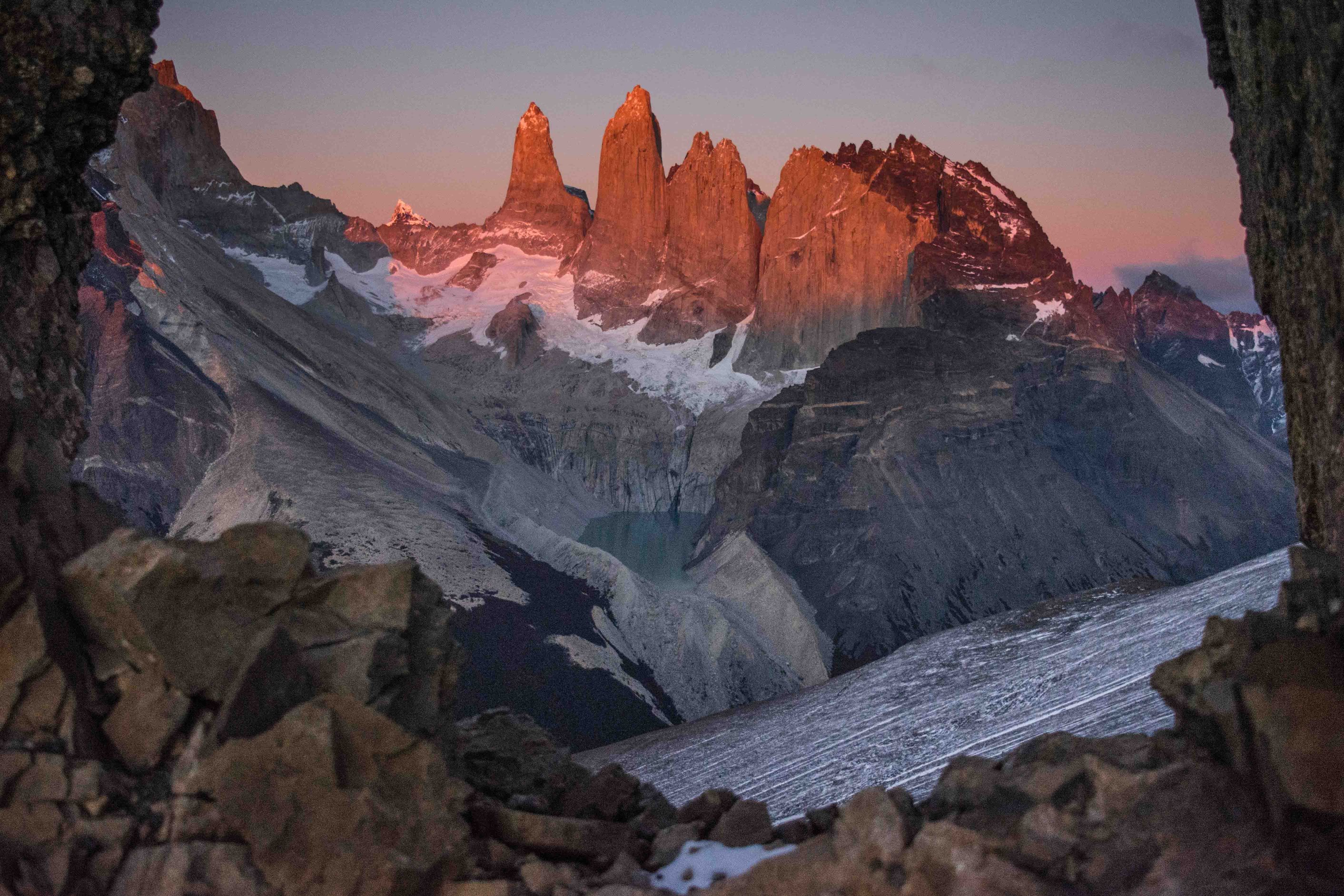 Torres del. Национальный парк Торрес-дель-Пайне Чили. Торрес дель Пайне Патагония. Национальный парк Торрес дель Пайне Чили 1080. Торрес дель Пайне Патагония национальный парк.